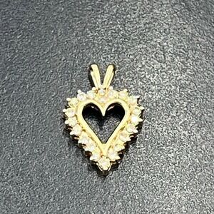 Signed 10K Yellow Gold Diamond Heart 0.20ct TW 20 Diamond 1.25g Pendant